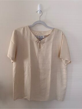 Vintage Silk-Blend Cream Short Sleeve Top with Knot Accent